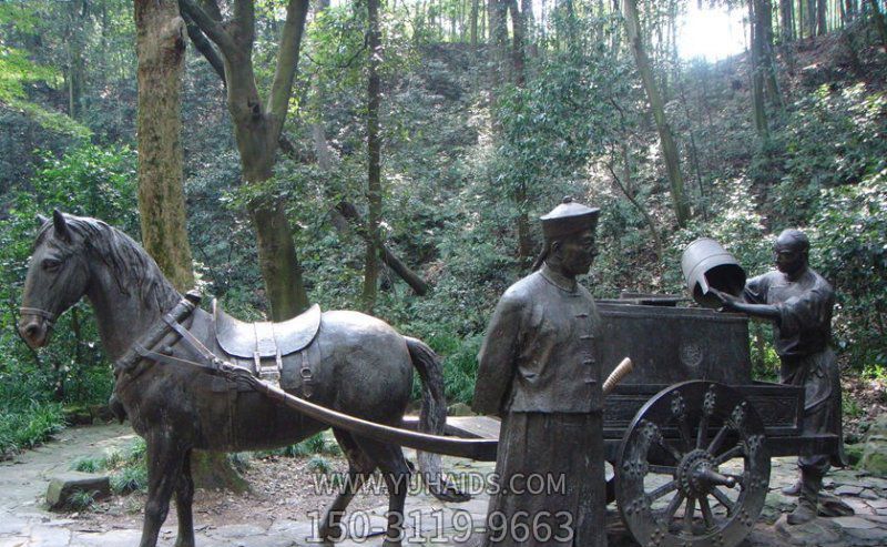 景區商業(yè)街擺放做舊仿古兒童打水青銅馬車(chē)雕塑