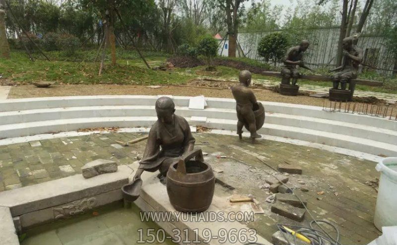 公園湖邊擺放泡腳下棋景觀(guān)人物銅雕雕塑