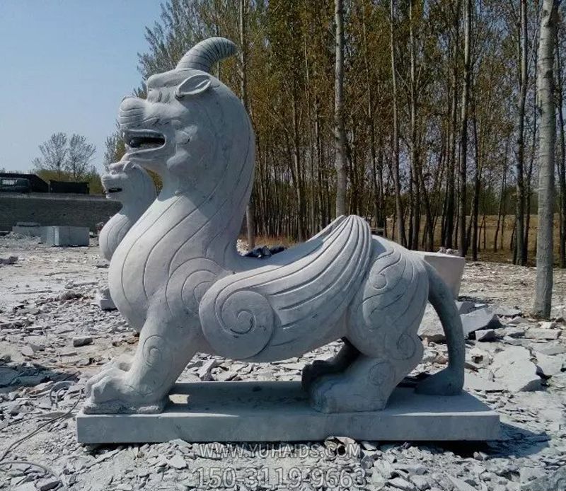 公園里擺放的青石石雕創(chuàng  )意獨角獸雕塑