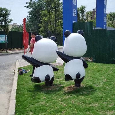 戶(hù)外公園創(chuàng  )意玻璃鋼卡通園林抽象熊貓雕塑