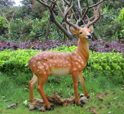 公園景區玻璃鋼彩繪一只站立中的鹿雕塑