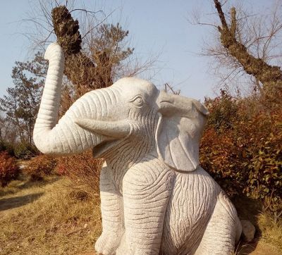 公園景區漢白玉石雕一只臥著(zhù)的大象雕塑