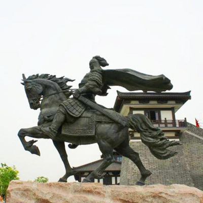 玻璃鋼趙云騎馬雕像 古代將軍戶(hù)外景觀(guān)人物雕塑