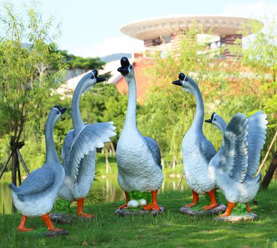 養殖場(chǎng)玻璃鋼仿真，彩繪天鵝雕塑