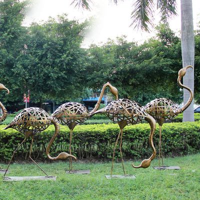 公園草坪不銹鋼鏤空創(chuàng  )意鏤空火烈鳥(niǎo)雕塑