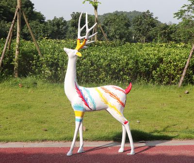 公園街道創(chuàng)意玻璃鋼彩繪大型戶外景觀梅花鹿雕塑