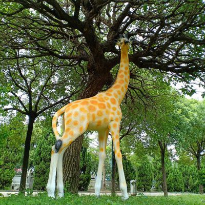 玻璃鋼仿真長(cháng)頸鹿，公園園林草坪動(dòng)物景觀(guān)