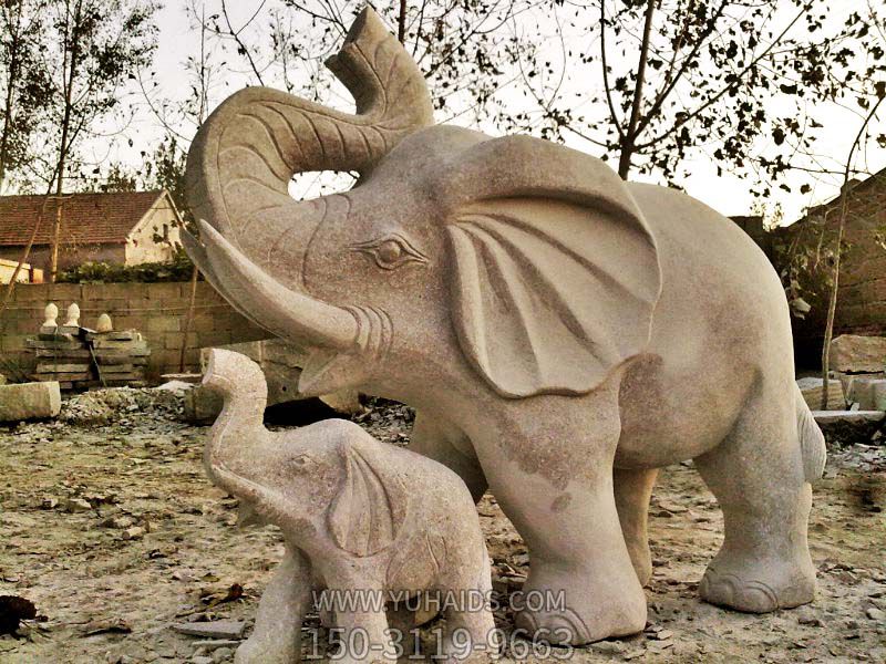 公園景區大理石石雕一起玩耍的母子象雕塑