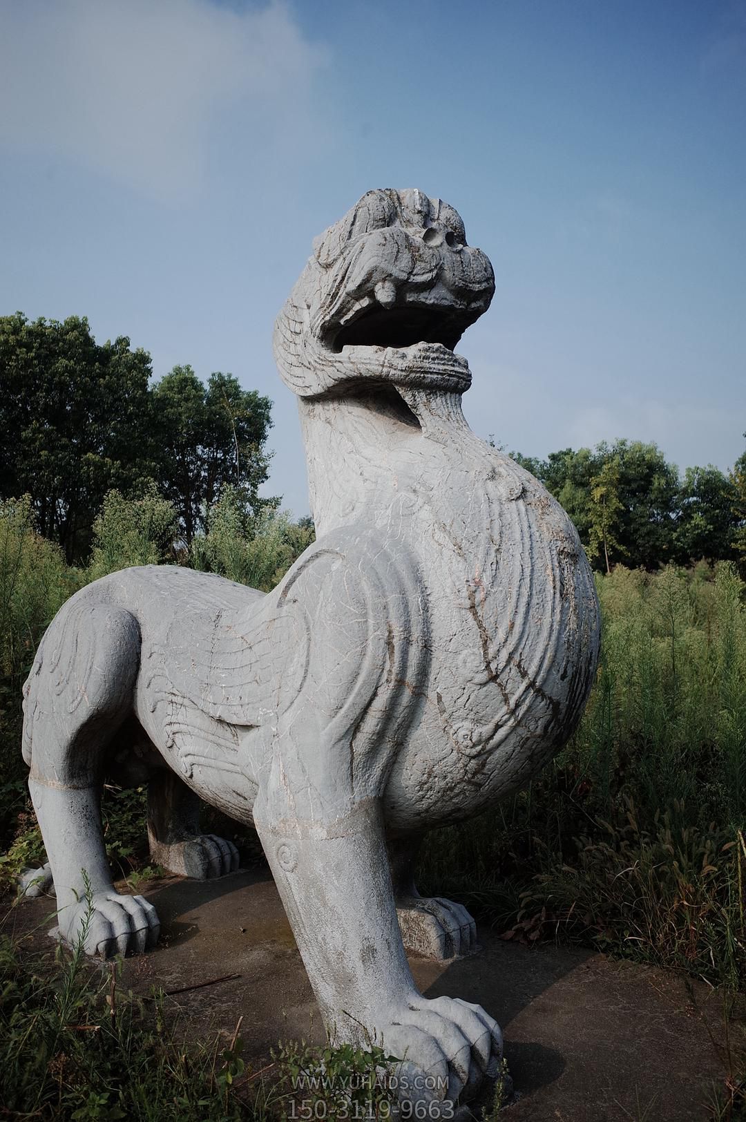 景區擺放的行走的青石石雕創(chuàng  )意天祿雕塑