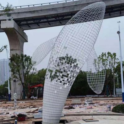 現代主流不銹鋼創(chuàng  )意大型鏤空鯨魚(yú)公園景觀(guān)雕塑