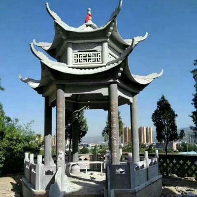 公園觀景臺(tái)擺放上層青石涼亭雕塑